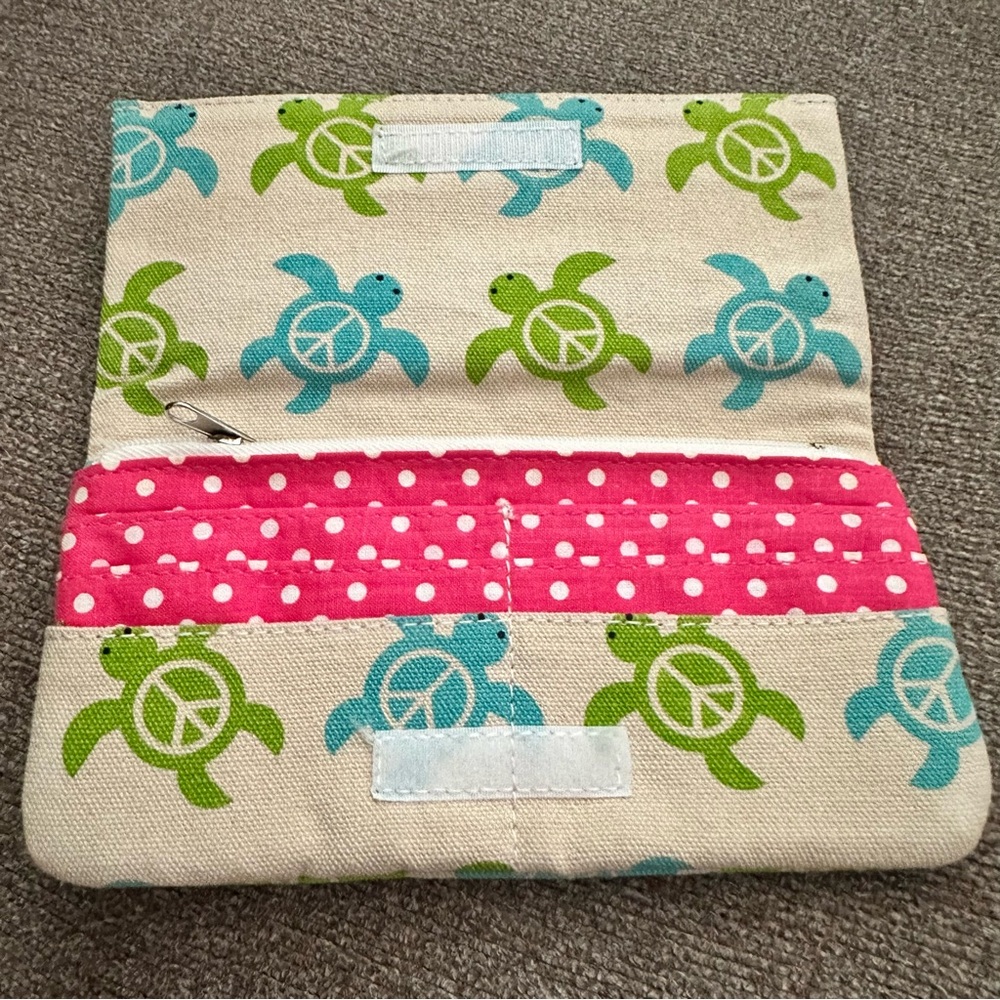 Bungalow 360 Green and Blue Turtle Wristlet - Picture 5 of 9